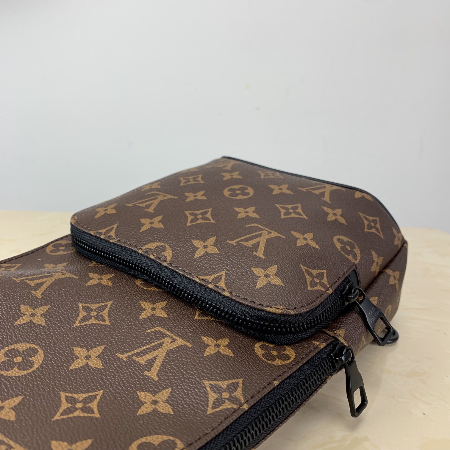 Louis Vuitton Avenue Sling Bag - Image 2