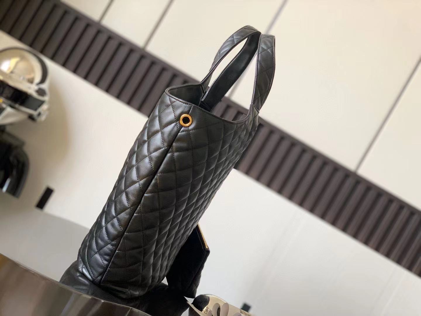 ICARE MAXI SHOPPING BAG IN QUILTED LAMBSKIN - Image 4