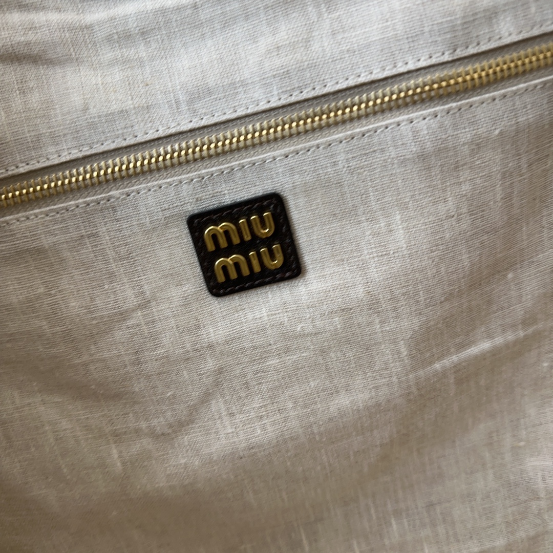 Lvy Leather bag - Image 7