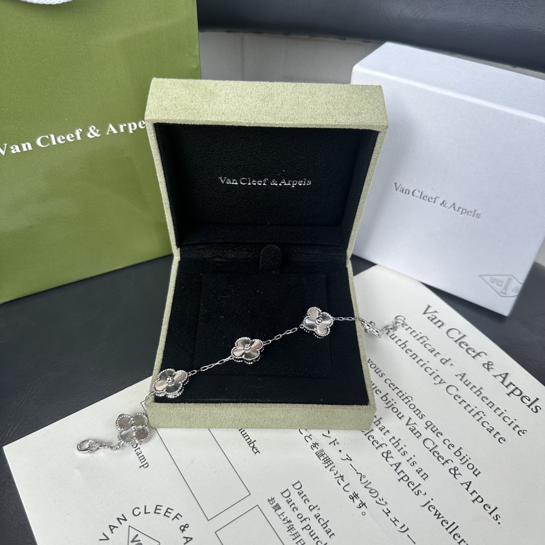 Van Cleef & Arpels Vintage Alhambra Bracelet - Image 2