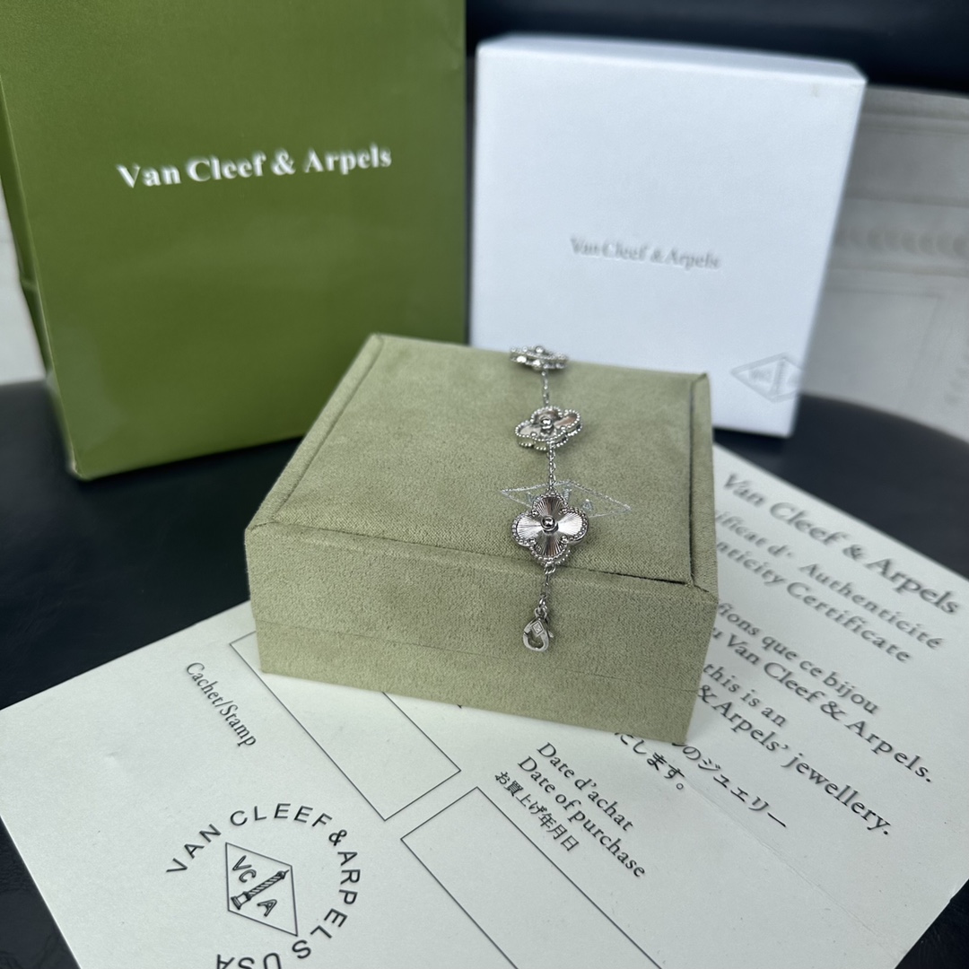 Van Cleef & Arpels Vintage Alhambra Bracelet - Image 7