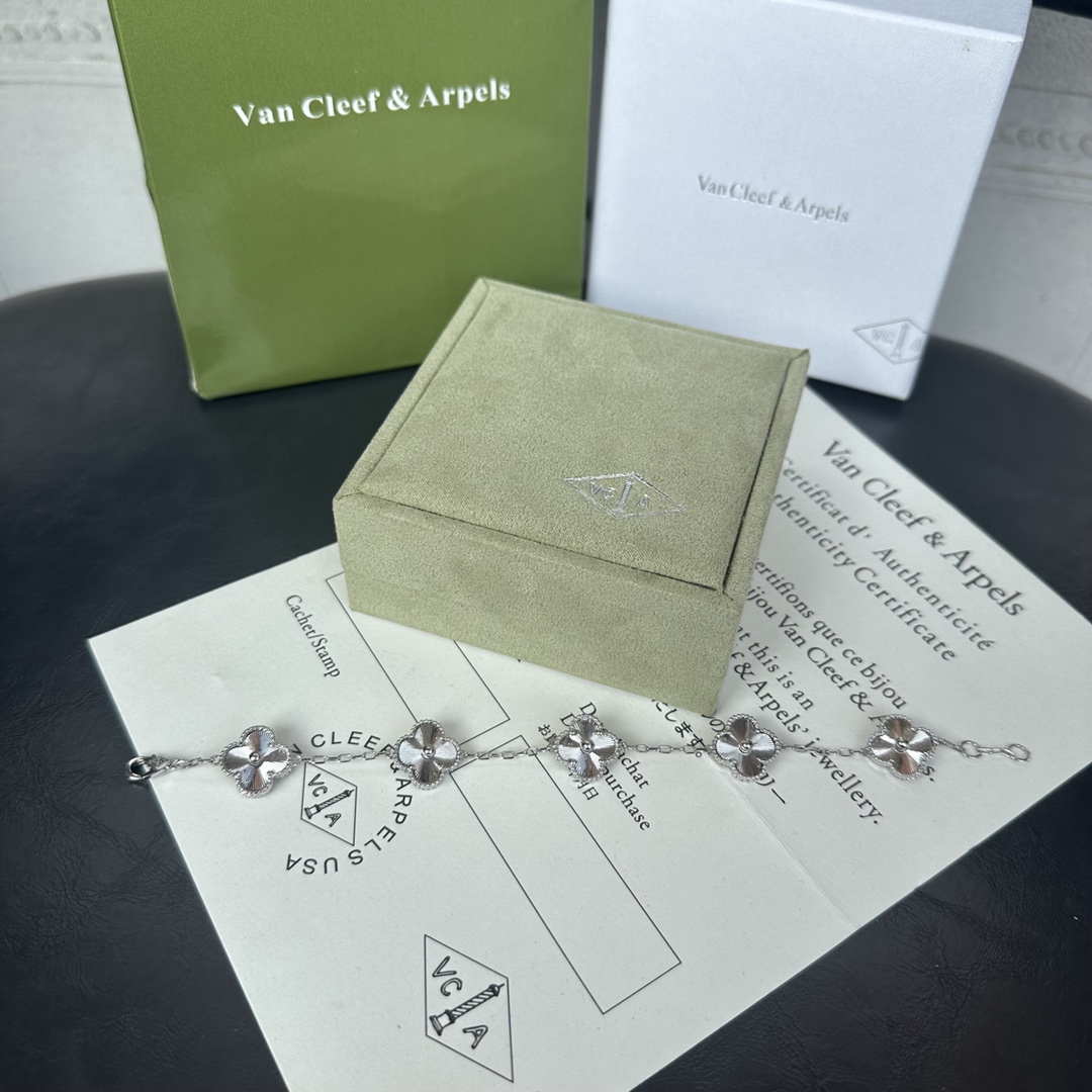 Van Cleef & Arpels Vintage Alhambra Bracelet - Image 6