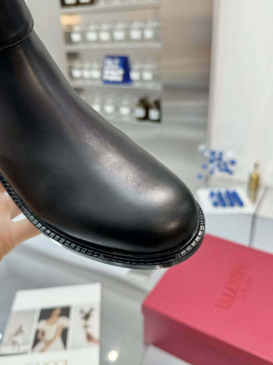 Valentino Garavani in black - Image 6