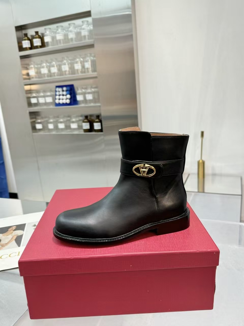 Valentino Garavani in black - Image 5