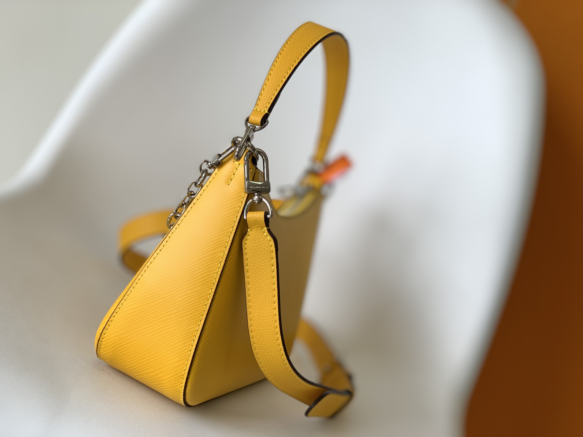 SunLuxe M59488 Golden Elegance Tote - Image 2