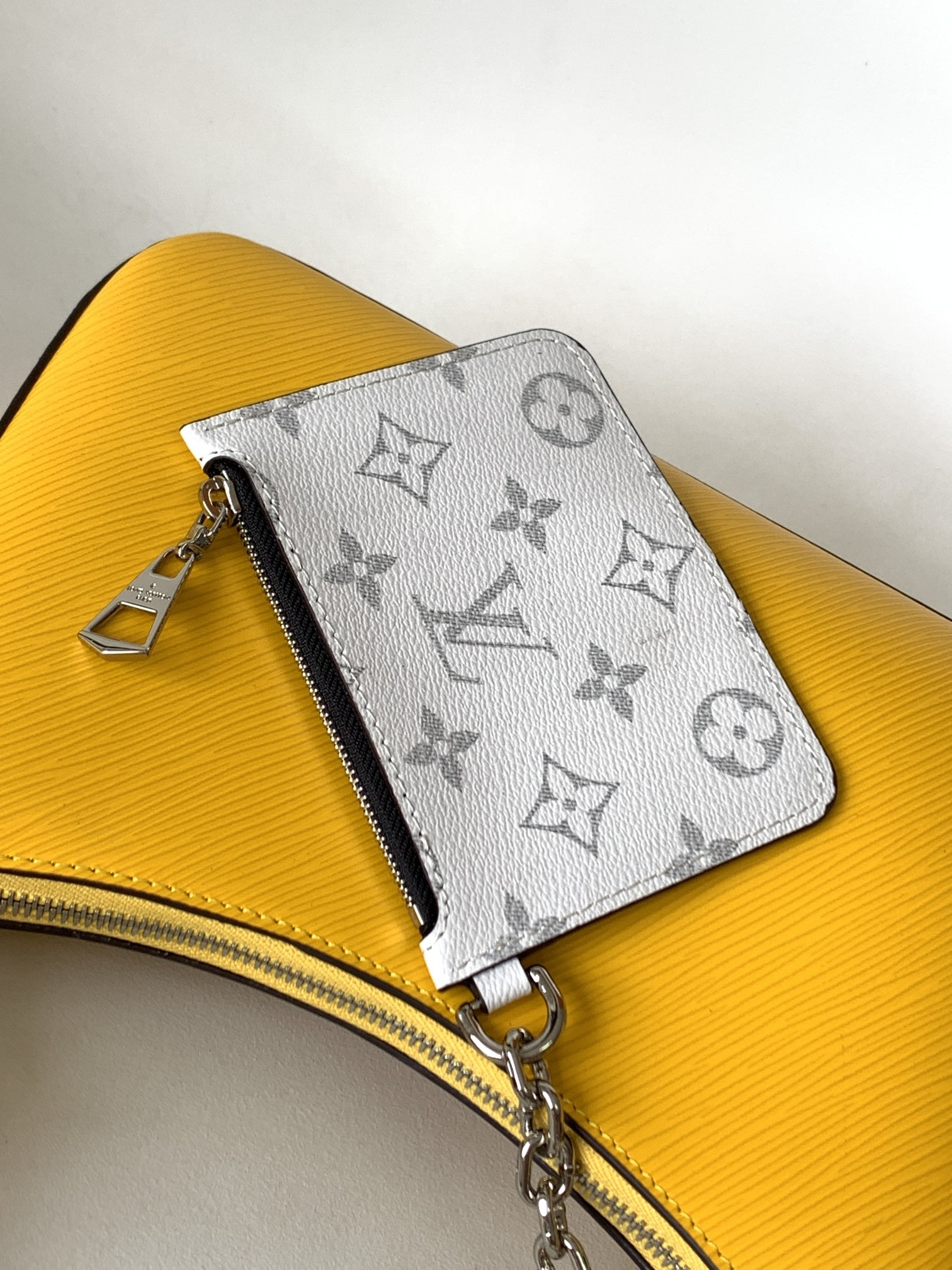 SunLuxe M59488 Golden Elegance Tote - Image 5