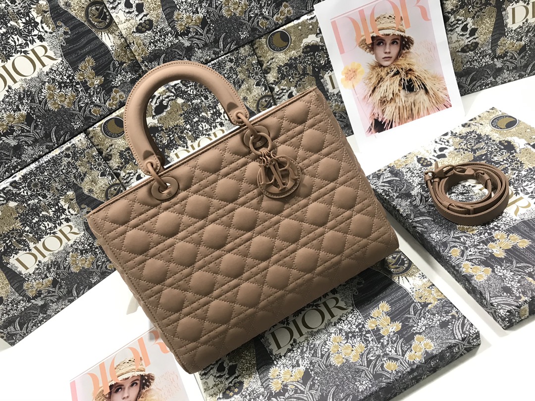Elegant 7-Compartment Suede Cannage Style Flap Handbag for Women