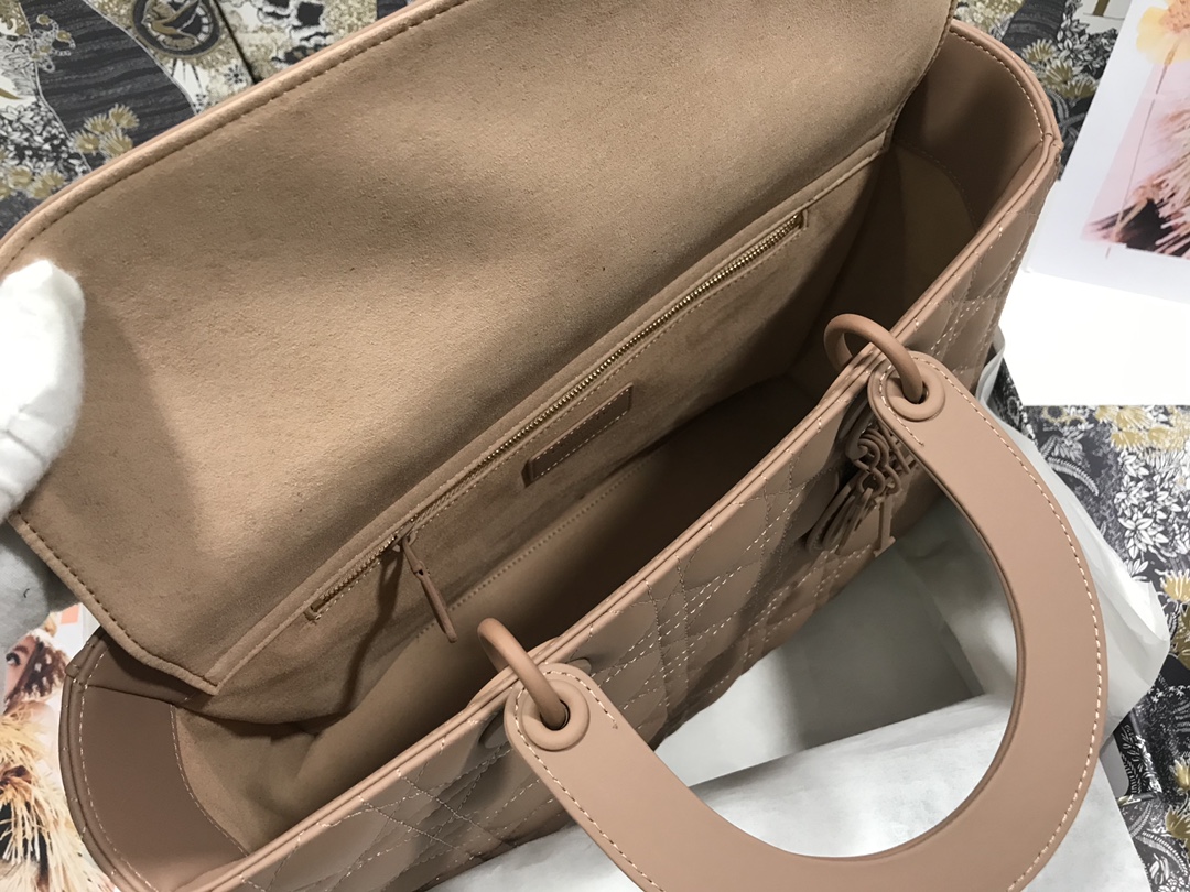 Elegant 7-Compartment Suede Cannage Style Flap Handbag for Women - Image 3