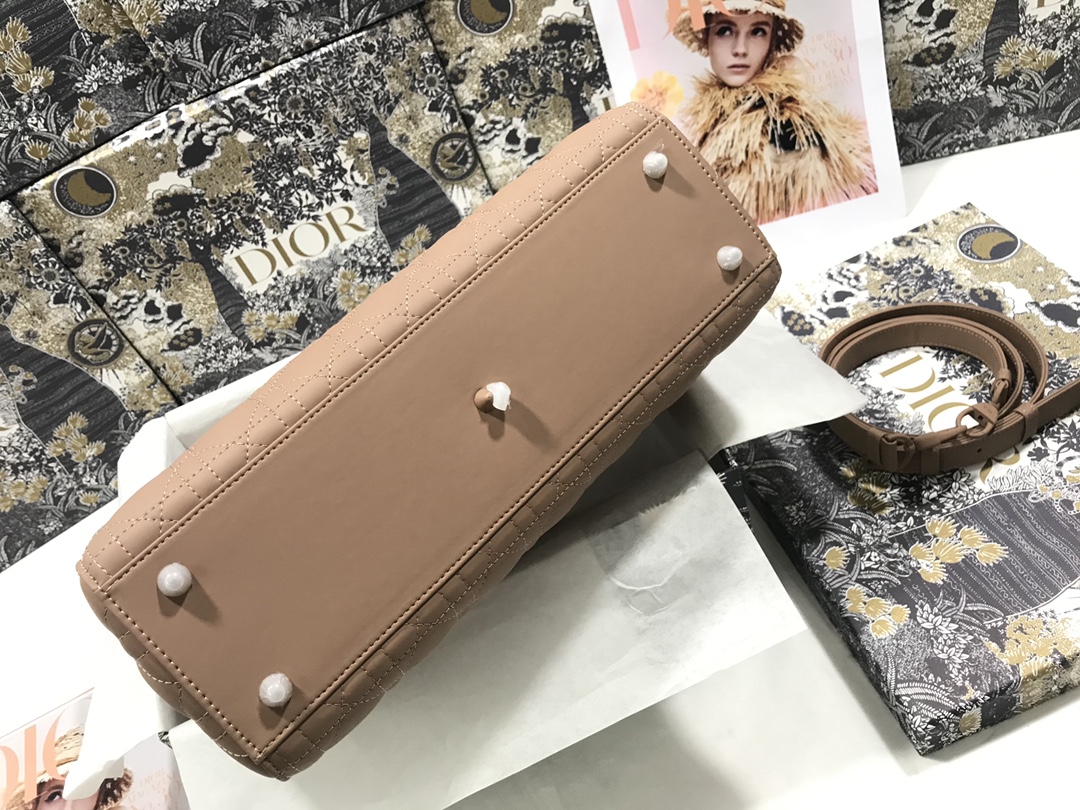 Elegant 7-Compartment Suede Cannage Style Flap Handbag for Women - Image 6