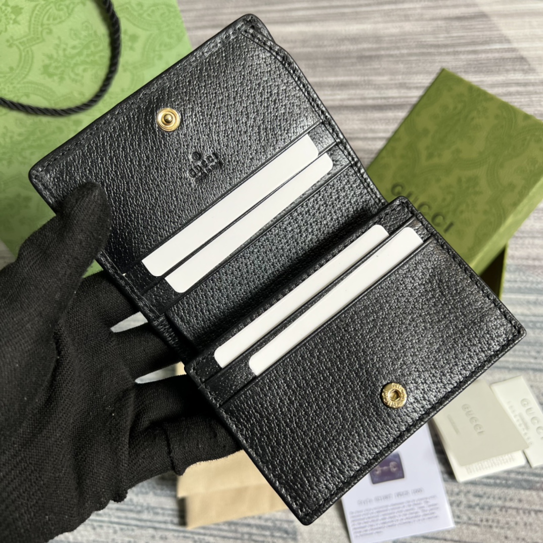 Elegant Green Boutique-Inspired Card Holder – Gold Clasp Edition - Image 6