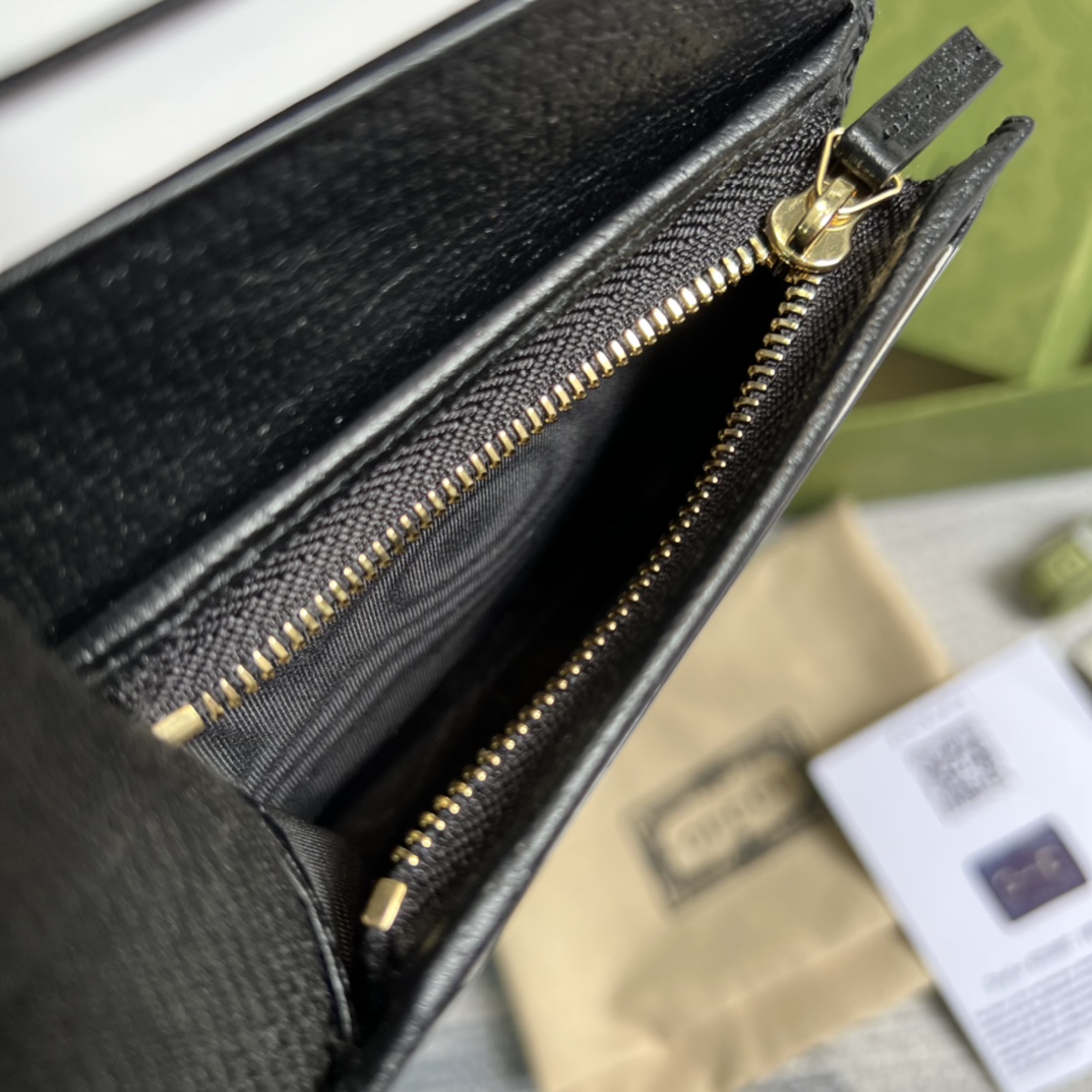 Elegant Green Boutique-Inspired Card Holder – Gold Clasp Edition - Image 4
