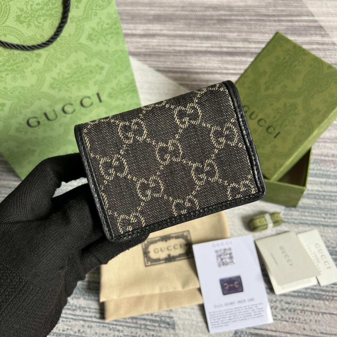 Elegant Green Boutique-Inspired Card Holder – Gold Clasp Edition - Image 9