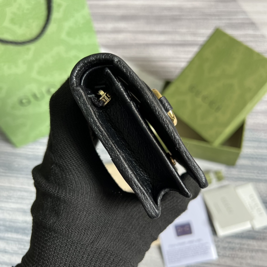 Elegant Green Boutique-Inspired Card Holder – Gold Clasp Edition - Image 8