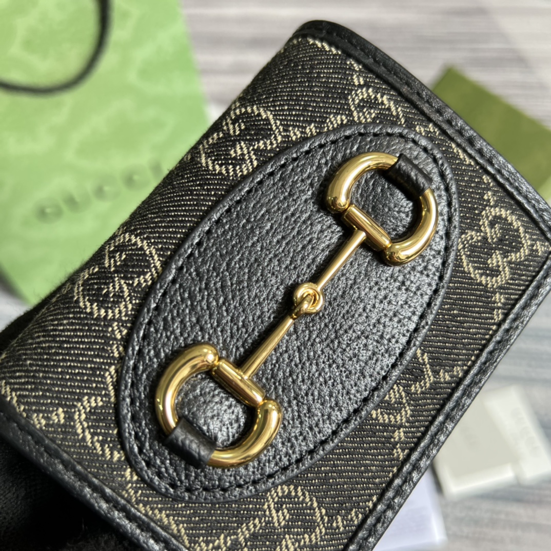 Elegant Green Boutique-Inspired Card Holder – Gold Clasp Edition - Image 7