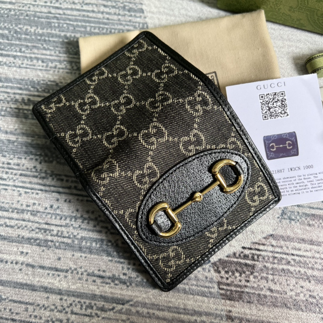 Elegant Green Boutique-Inspired Card Holder – Gold Clasp Edition - Image 5