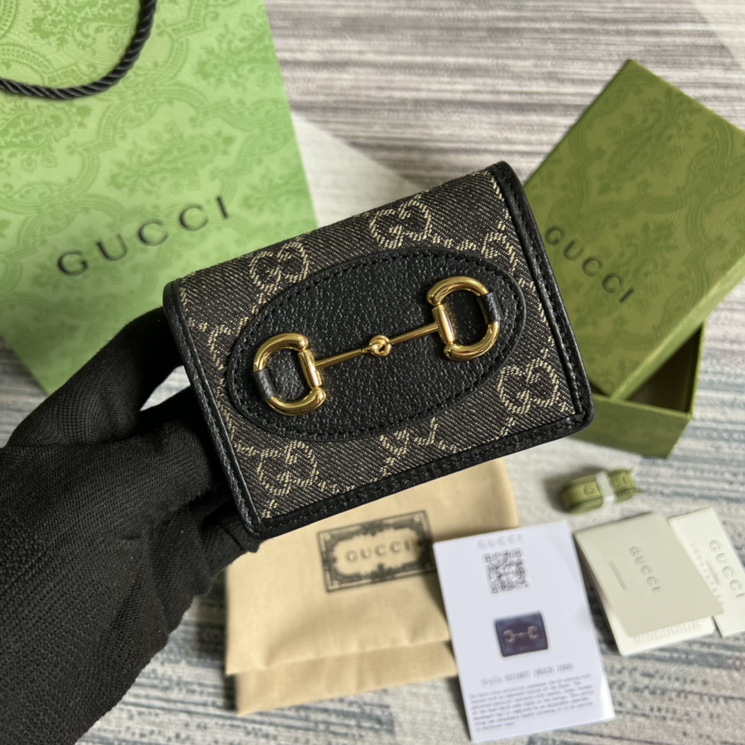 Elegant Green Boutique-Inspired Card Holder – Gold Clasp Edition - Image 10