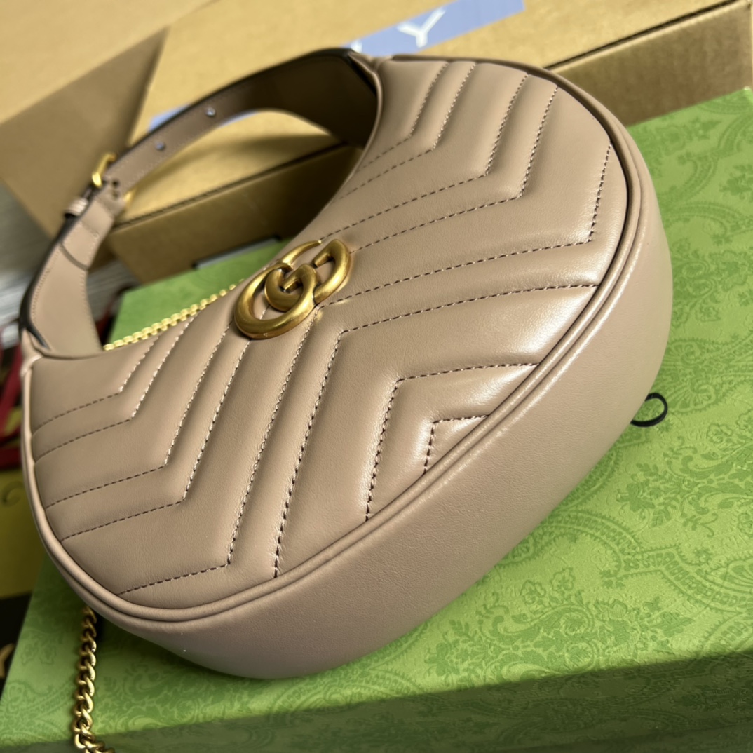 This mini handbag features a crescent-shaped silhouette and high-quality black leather, exuding a rich retro style. - Image 4