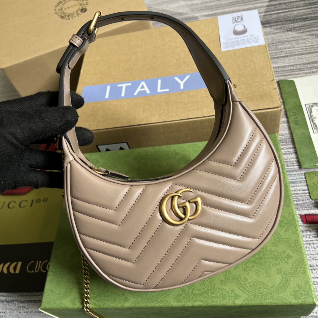 This mini handbag features a crescent-shaped silhouette and high-quality black leather, exuding a rich retro style. - Image 5