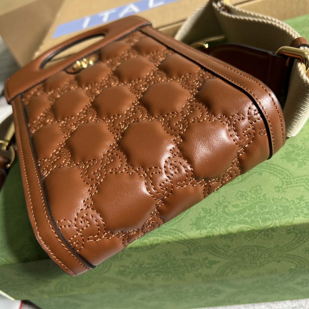 GG Matelassé Style Quilted Leather Shoulder Bag – UM8HG 1046 | Premium Fashion Edition - Image 4