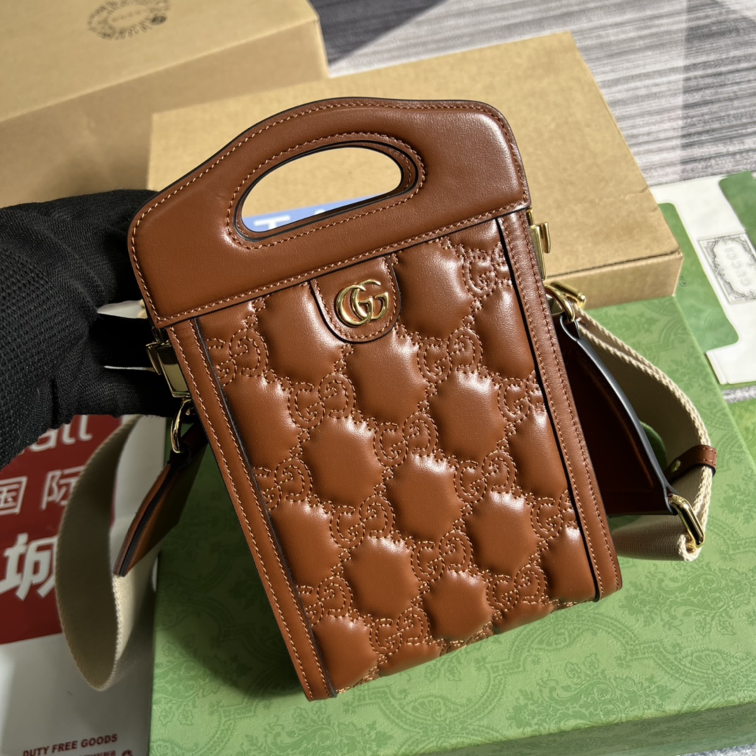 GG Matelassé Style Quilted Leather Shoulder Bag – UM8HG 1046 | Premium Fashion Edition - Image 6