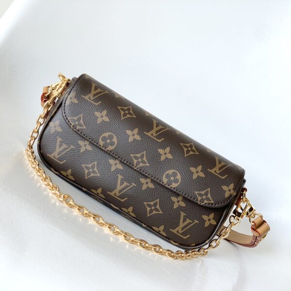 Ivy Chain Wallet Crossbody Bag for Women – Premium Elegant Mini Shoulder Purse