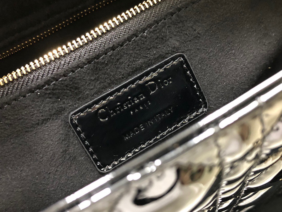 Elegant 7-Compartment Patent Leather Flap Handbag for Women - Image 2