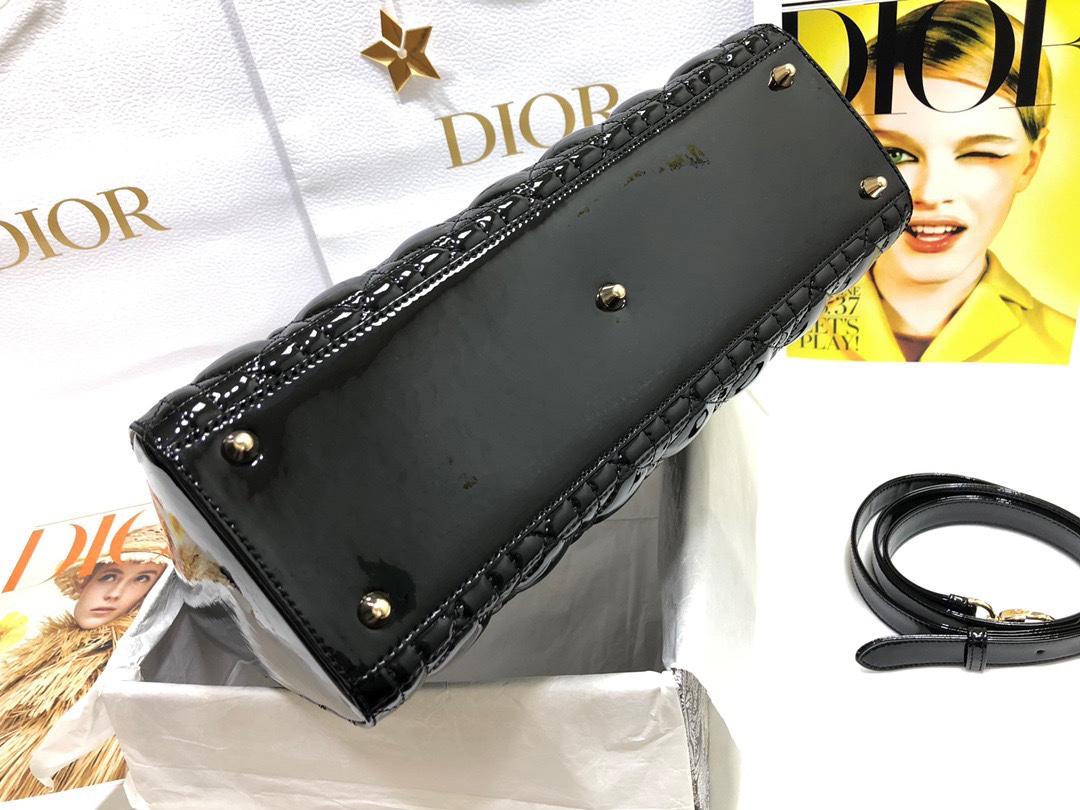 Elegant 7-Compartment Patent Leather Flap Handbag for Women - Image 6