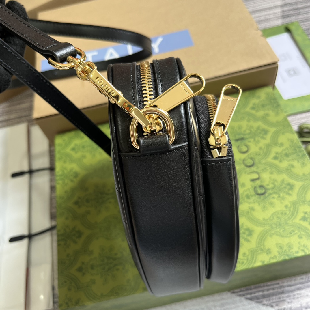 Interlocking G Mini Heart Shoulder Bag. - Image 3