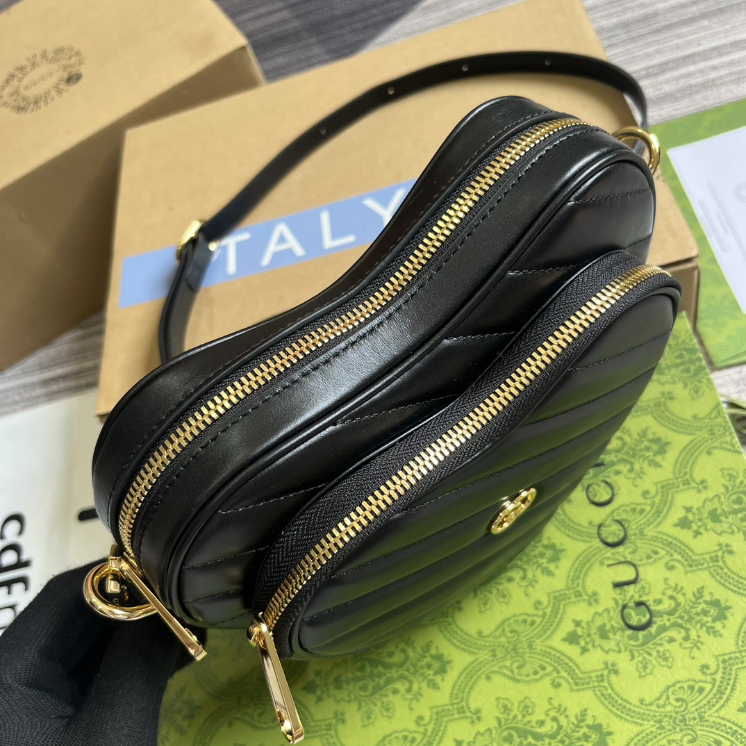 Interlocking G Mini Heart Shoulder Bag. - Image 6