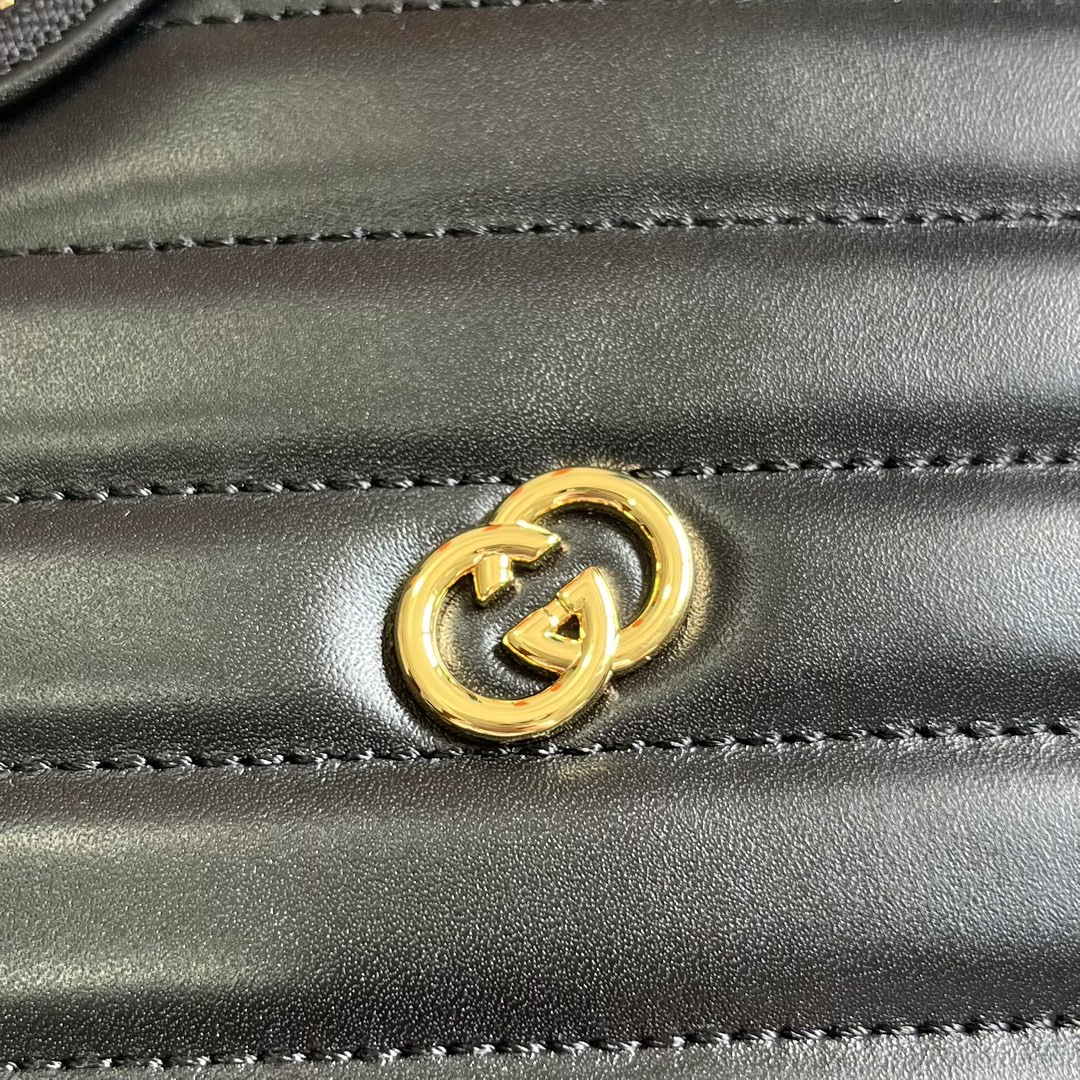 Interlocking G Mini Heart Shoulder Bag. - Image 9