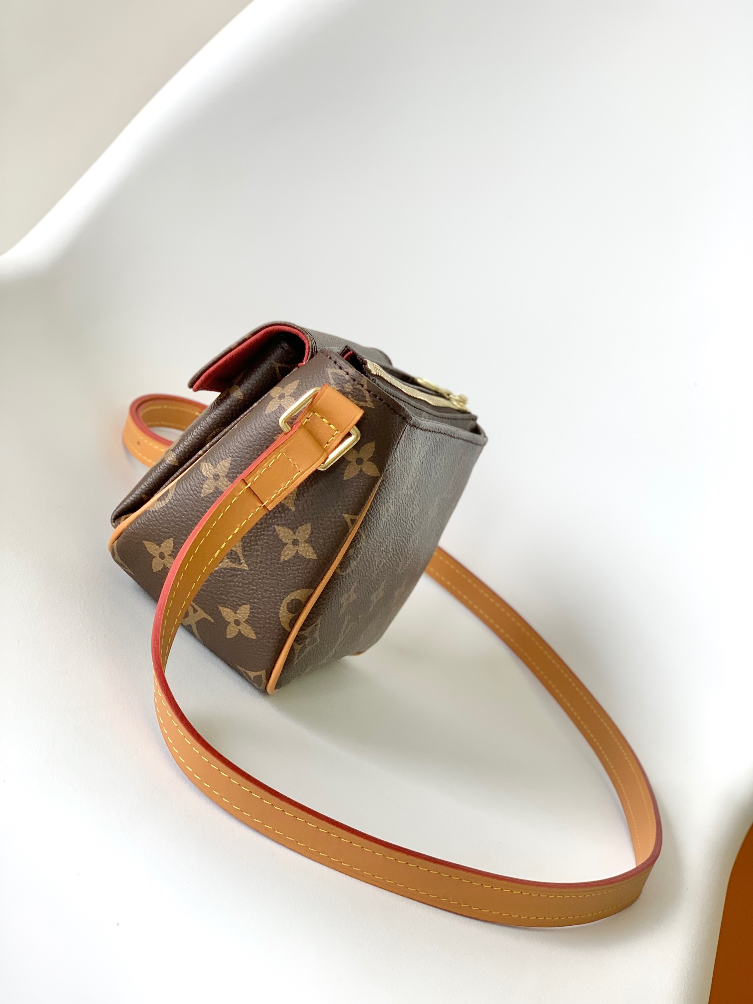 M51165 Premium Small Square Shoulder Bag for Women – Elegant Compact Handbag - Image 2