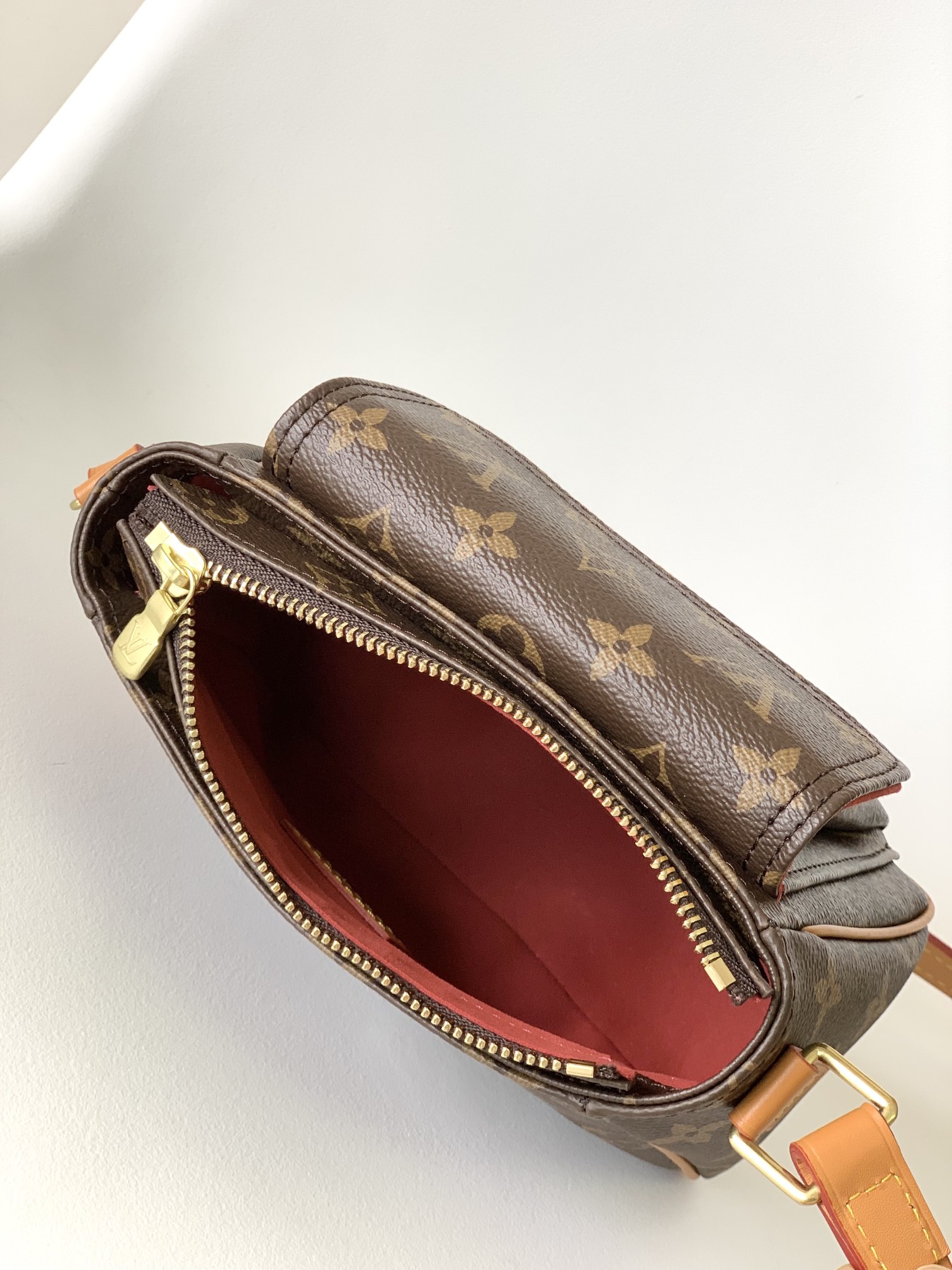 M51165 Premium Small Square Shoulder Bag for Women – Elegant Compact Handbag - Image 4