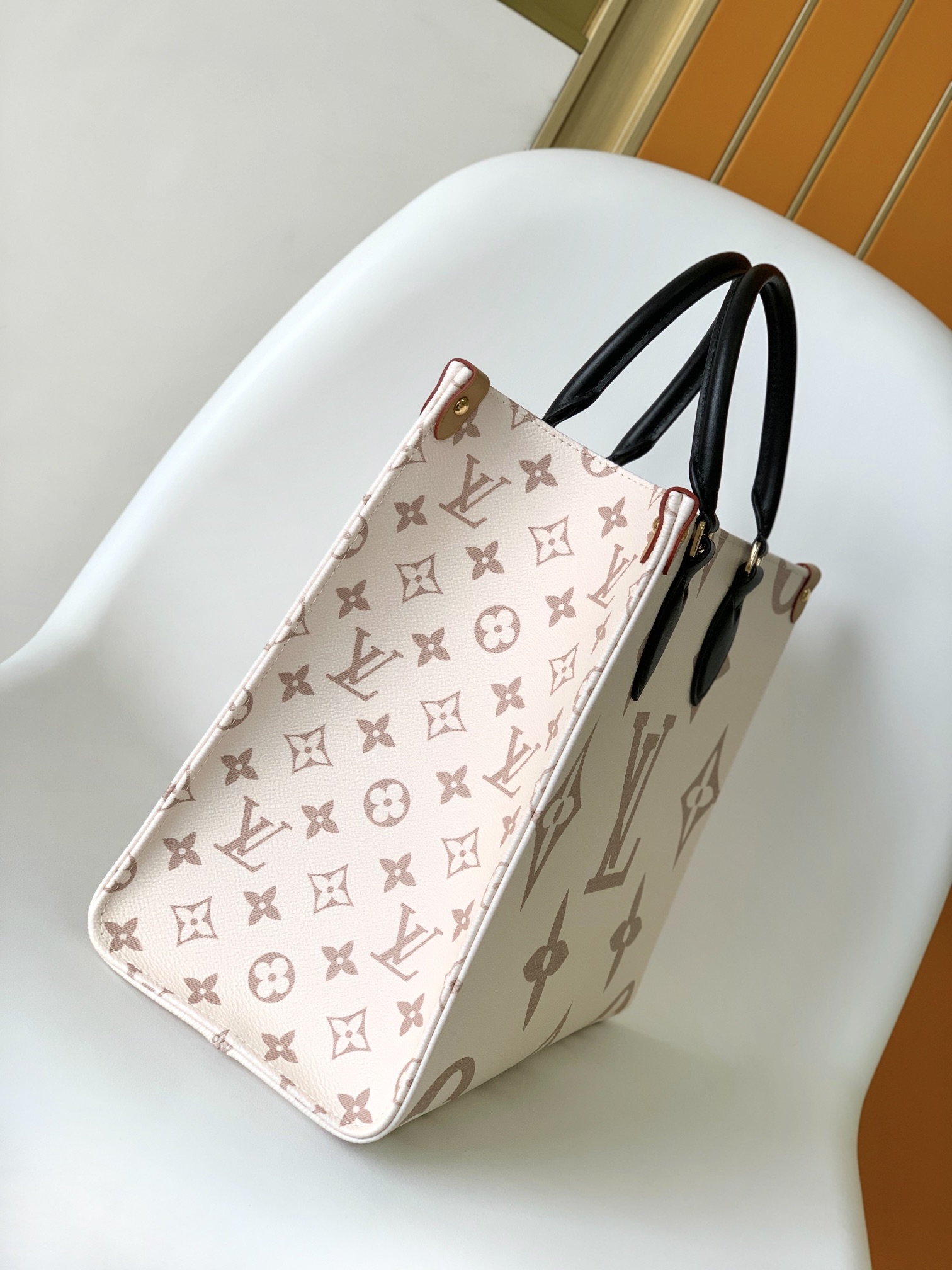 Élan Voyager Luxe Medium Tote - Image 2
