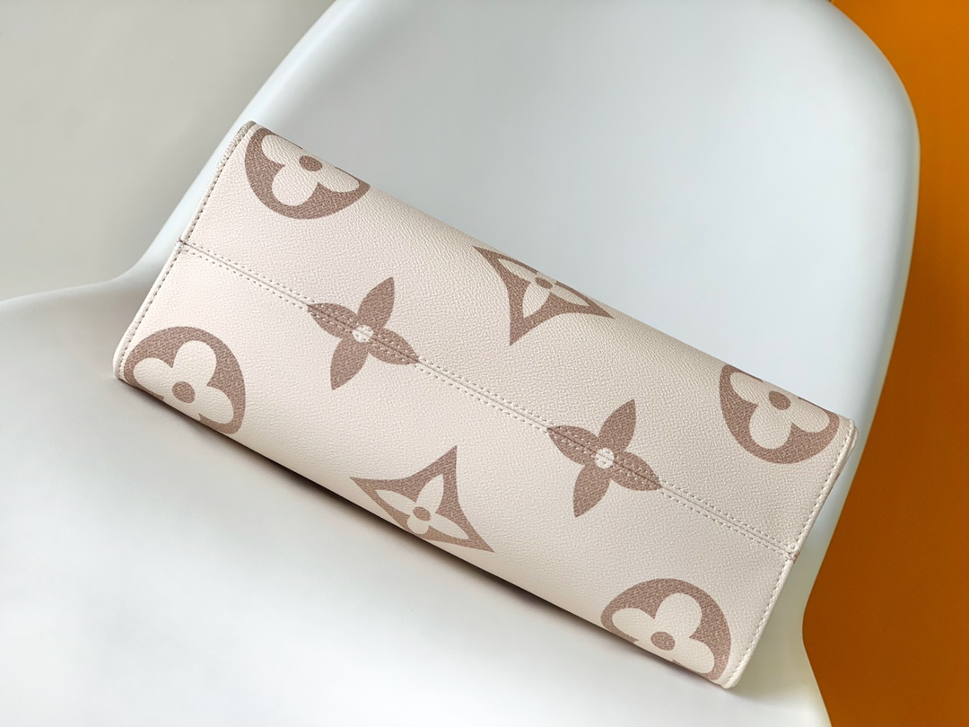 Élan Voyager Luxe Medium Tote - Image 4