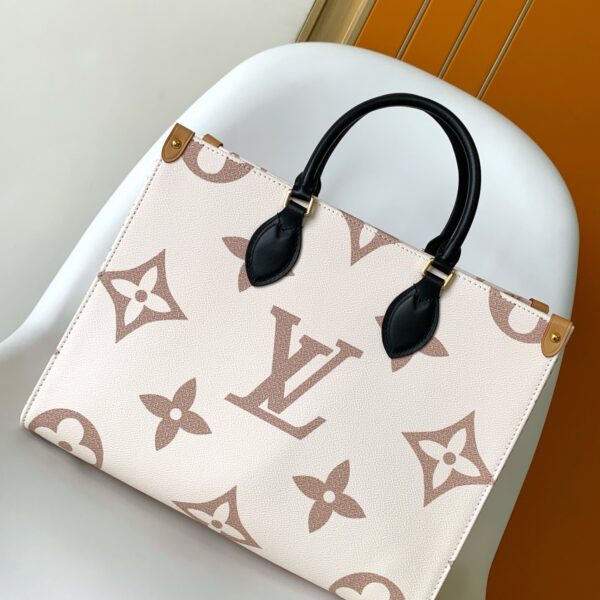 Élan Voyager Luxe Medium Tote