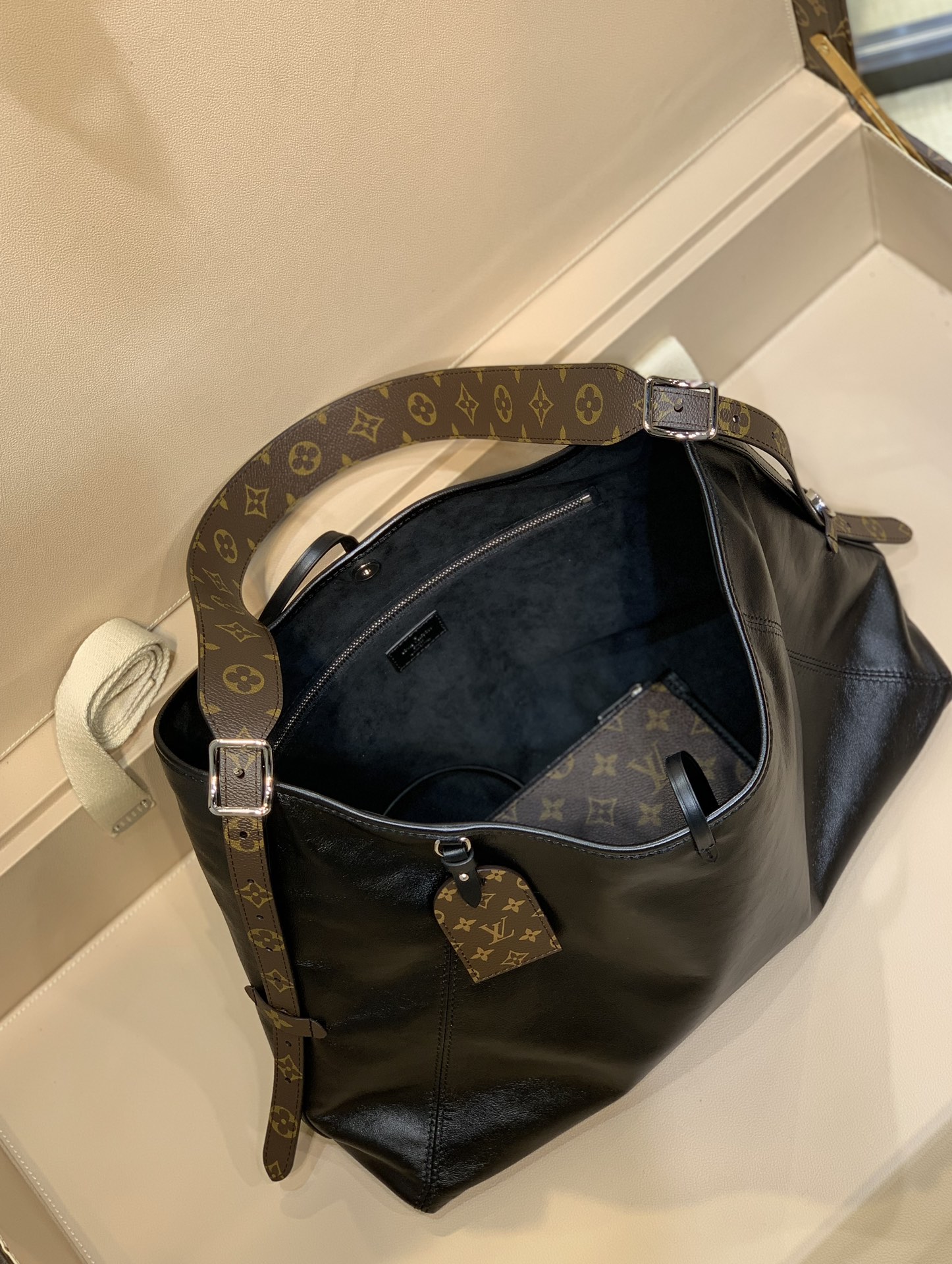 CarryAll Dark Medium Luxury Style Handbag for Women - Image 4