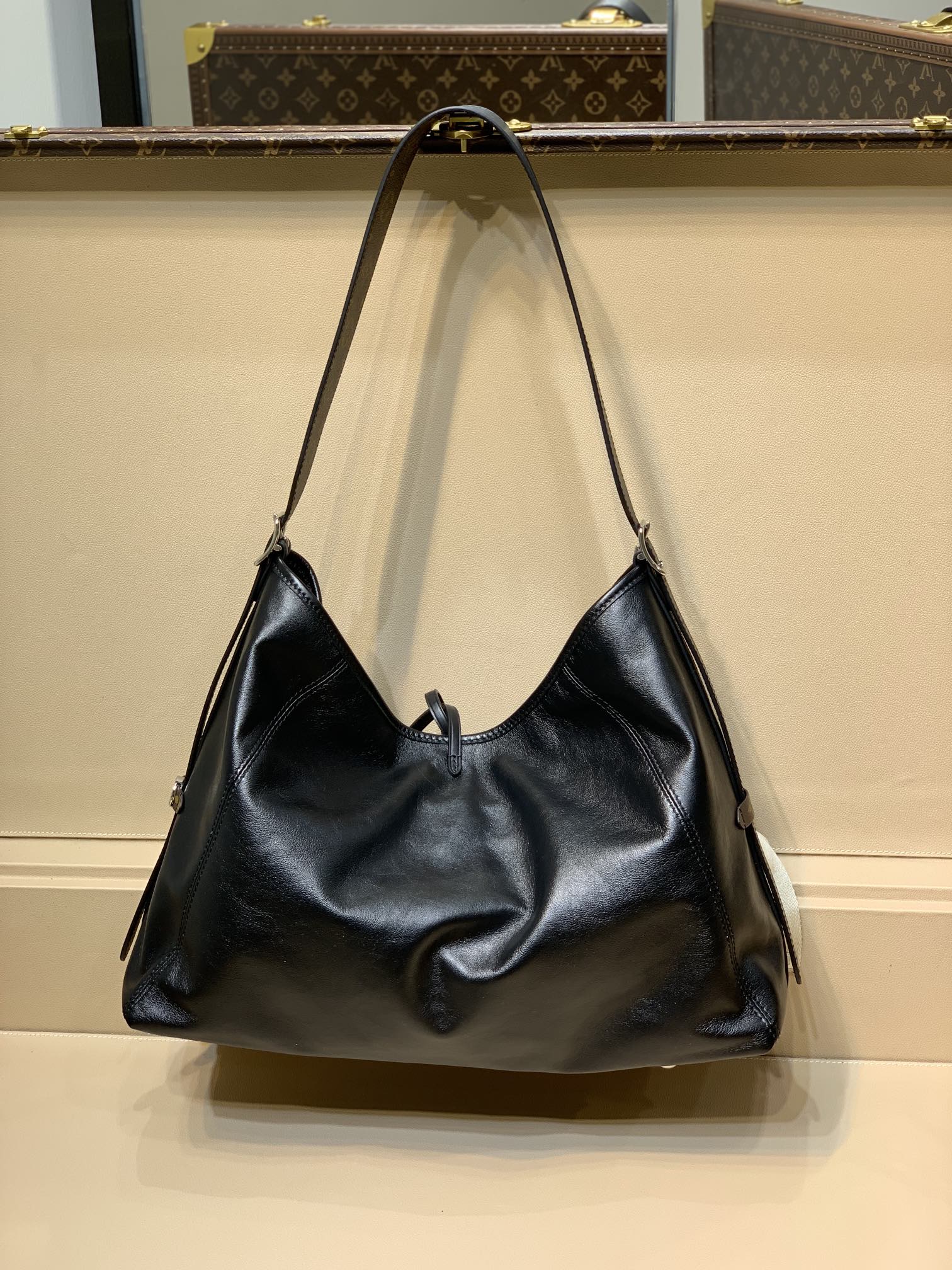 CarryAll Dark Medium Luxury Style Handbag for Women - Image 2