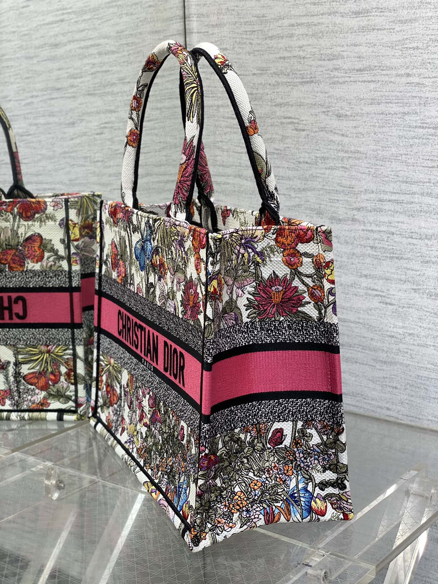 The latest butterfly series medium tote bag - Image 5