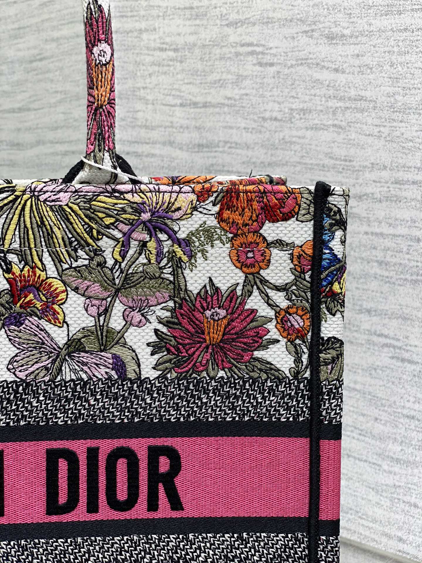 The latest butterfly series medium tote bag - Image 8