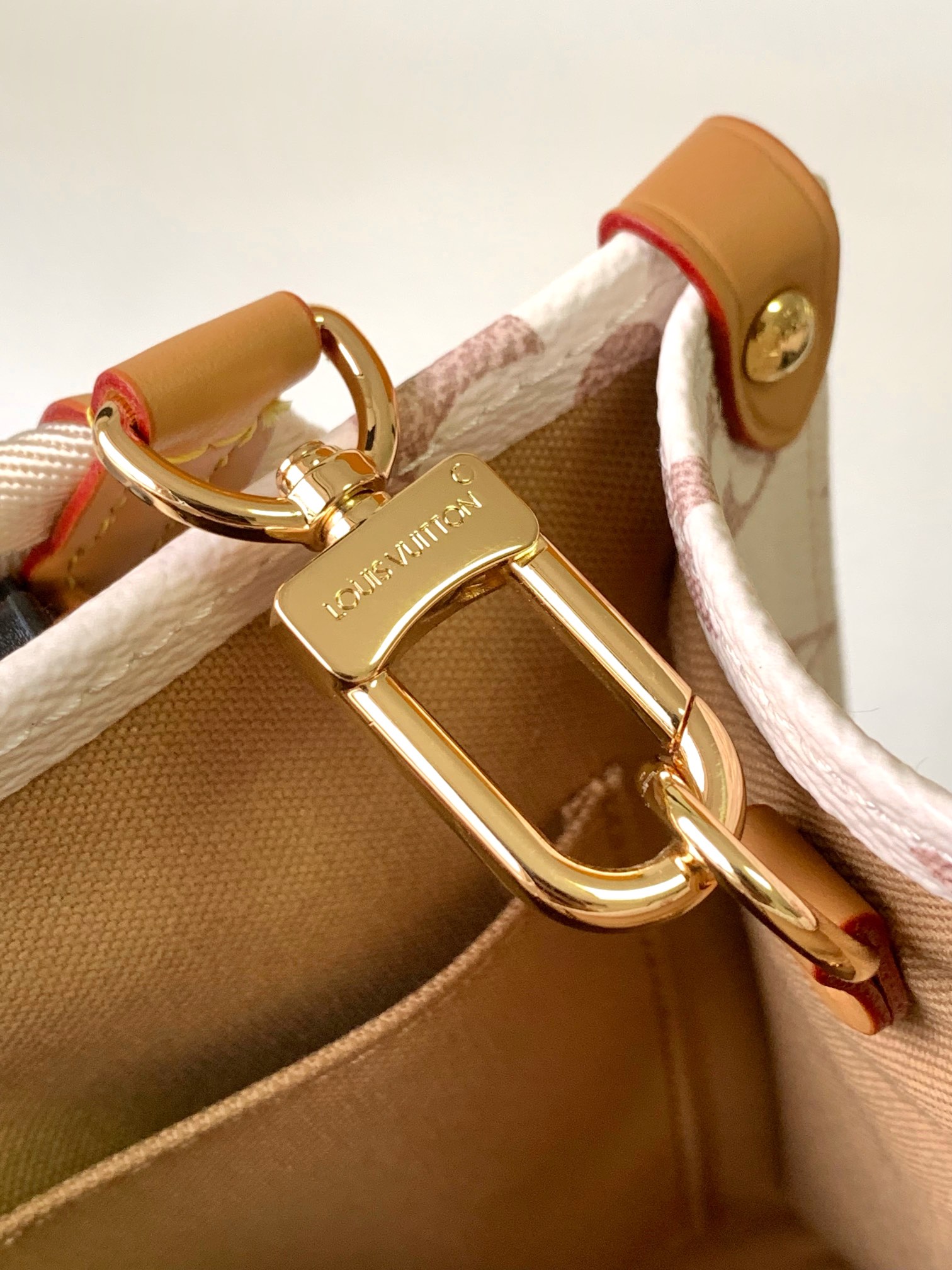 M22976 Premium Luxury-Inspired Women’s Handbag – Elegant Fashion Shoulder Bag - Image 4