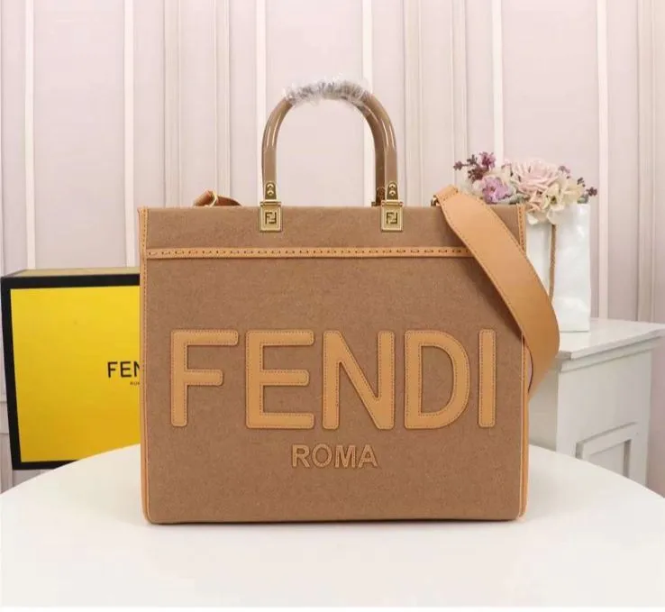 Fendi Roma Plain Leather Handbag - Image 2
